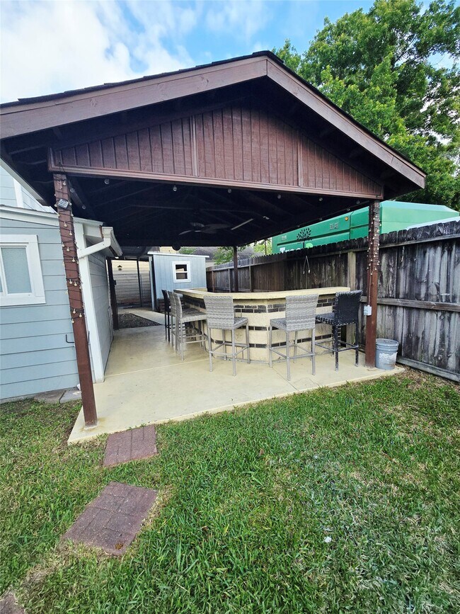 Building Photo - 5709 Craig St