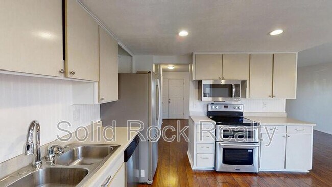 Building Photo - 4811 Villa Cir