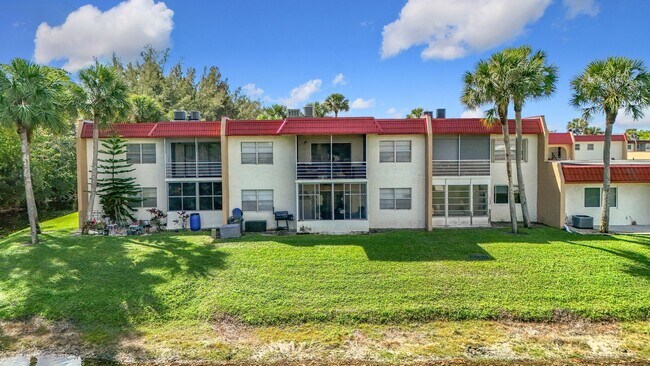 Building Photo - 235 Lake Dora Dr