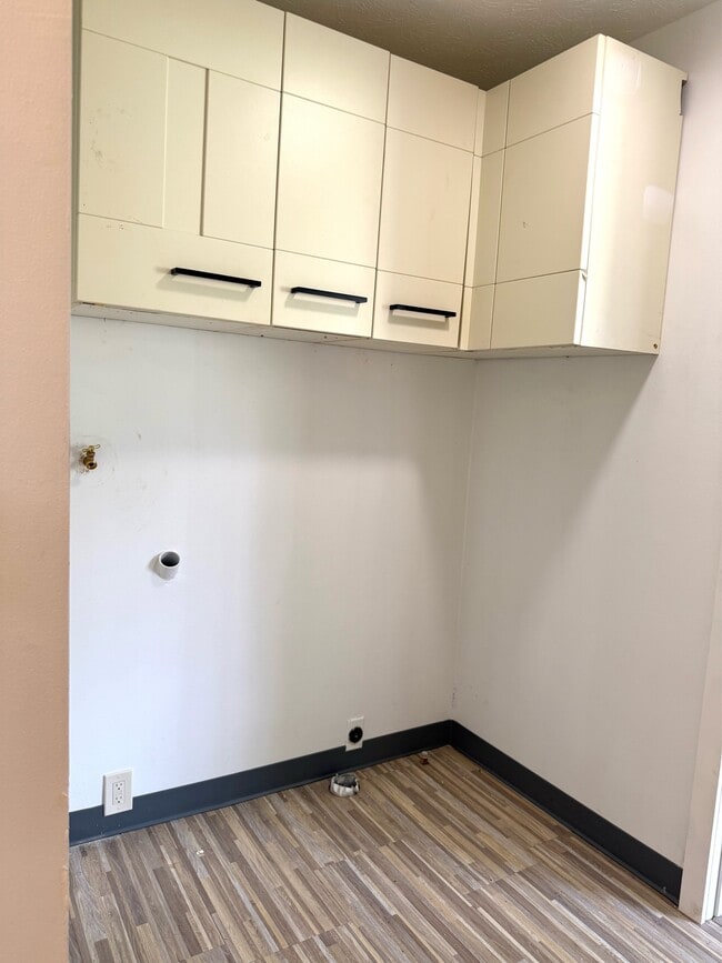 Building Photo - 14-3431-3431 Forest Rd