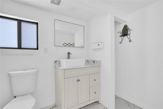 Building Photo - 14970 Leisure Dr