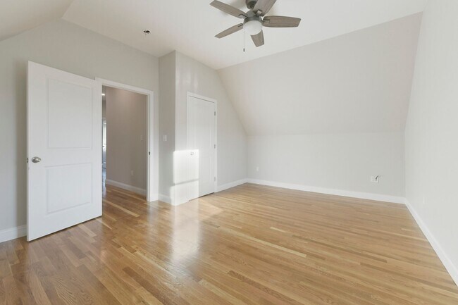 Building Photo - Renovated 4 bed 2 bath in Brighton!!!
