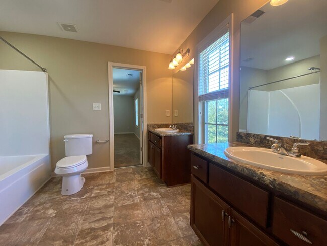 Building Photo - 106 Brown Thrasher Ln