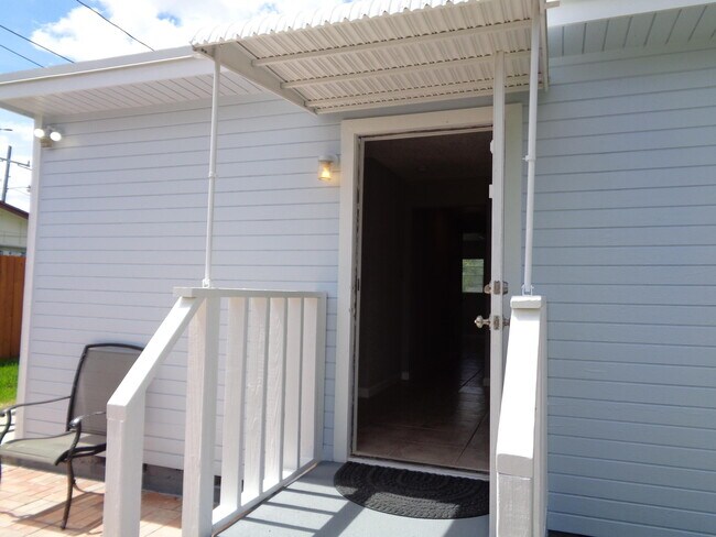 Building Photo - 3601 Lakewood Rd