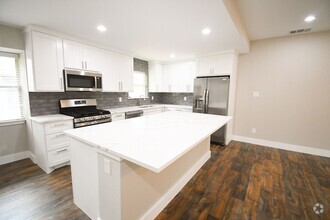 Building Photo - Beautiful 4 bdrm completely remodeled home