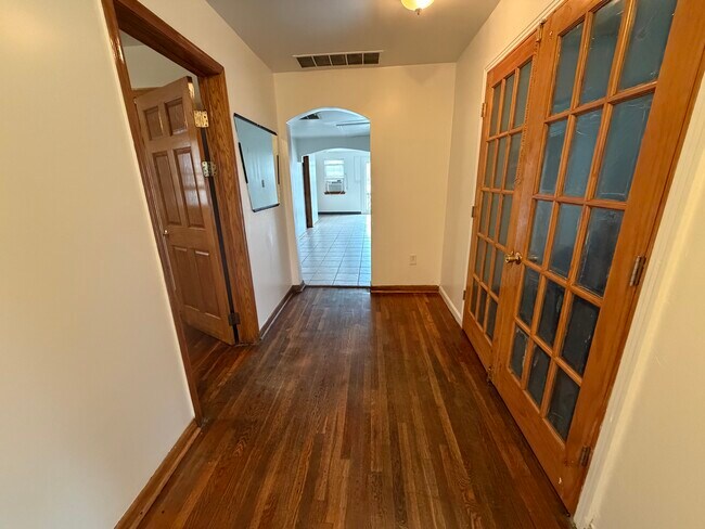 Building Photo - 121 Kellogg St