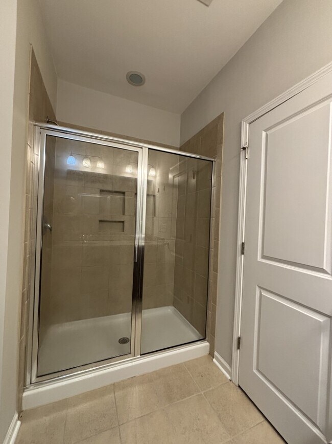 Building Photo - 318 Princess Pl