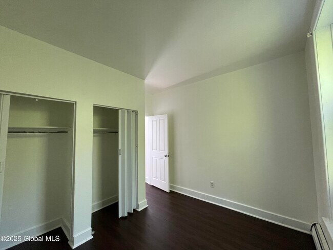 Building Photo - 475 S Pearl St