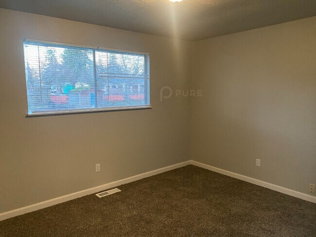 Building Photo - Whitman, G&amp;L (315 A&amp;B)