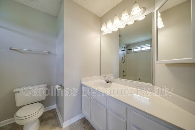 Building Photo - 120 Lantana Dr