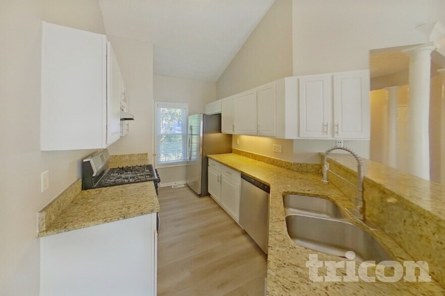 Building Photo - 806 Board Walk Ct
