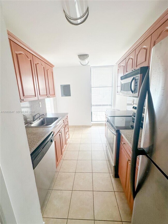 Building Photo - 6061 Collins Ave