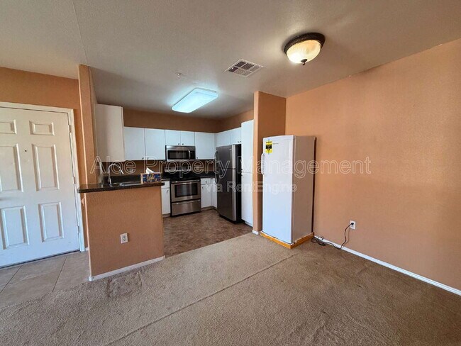 Building Photo - 1295 N Ash St