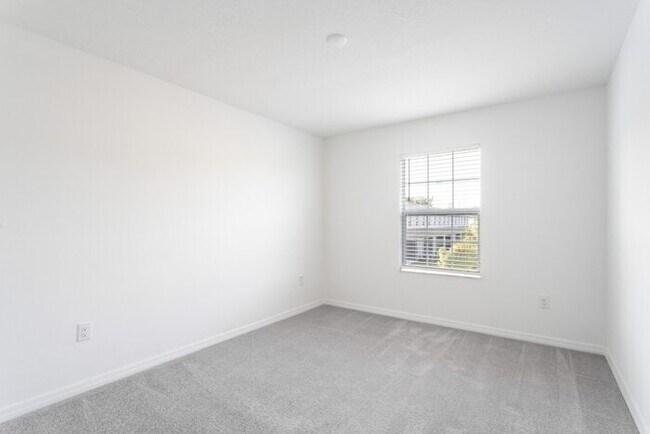 Building Photo - LEASING SPECIAL : 1 MONTH FREE!!!