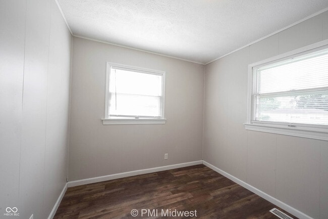 Building Photo - 126 Lewis Dr