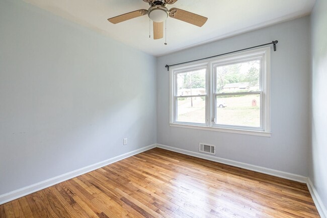 Building Photo - Spacious 4-Bedroom Ranch Home in Belvedere...