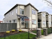 Building Photo - 4156 SE Century Blvd