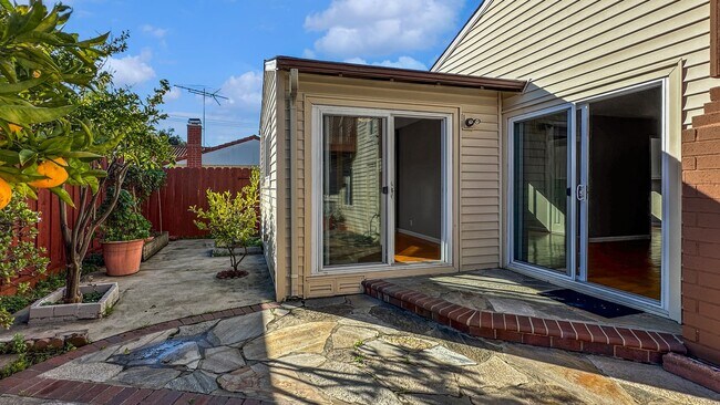 Building Photo - Coastal Comfort & Entertainer’s Retreat in Marina Faire