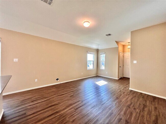 Building Photo - 124 Bronco Billy Dr