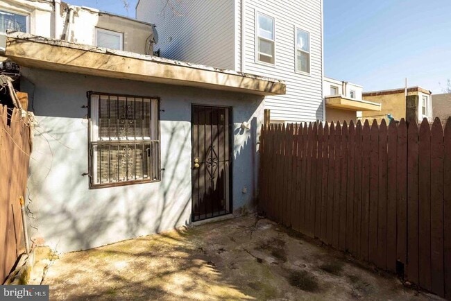 Building Photo - 2542 N Water St