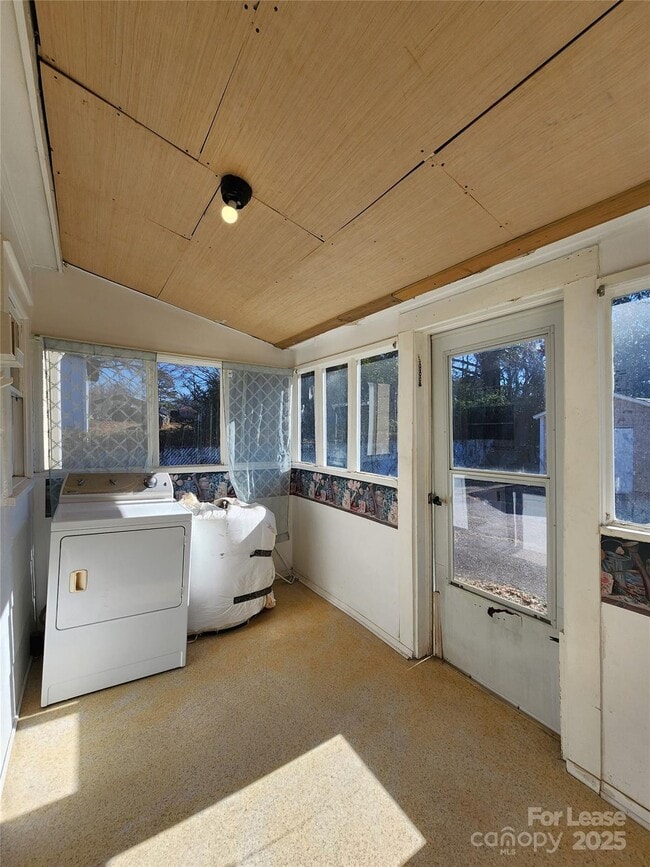 Building Photo - 843 Pebble Ave SW