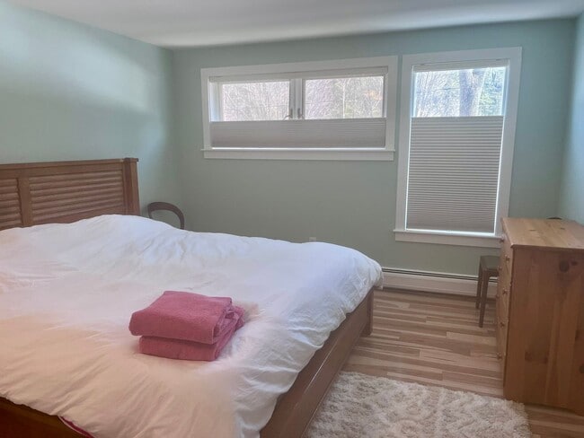 Building Photo - 2 Bedroom in Woodstock