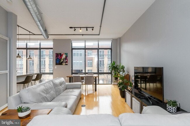 Building Photo - Stylish 1BR Rental in the Heart of Alexand...