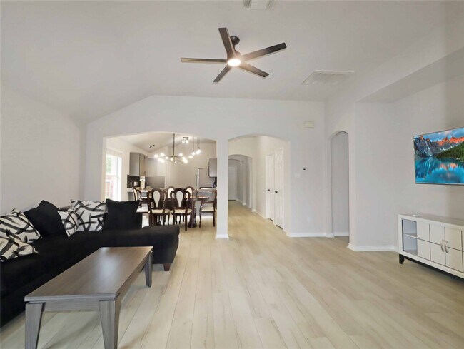 Building Photo - 749 Grassy Knoll Trail