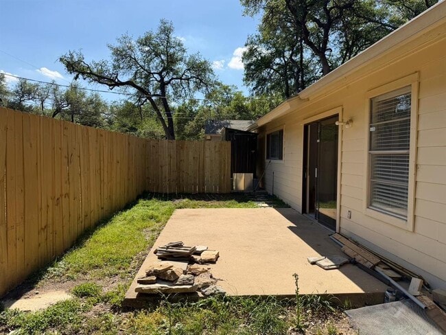 Building Photo - 9405 NEWBERRY Dr