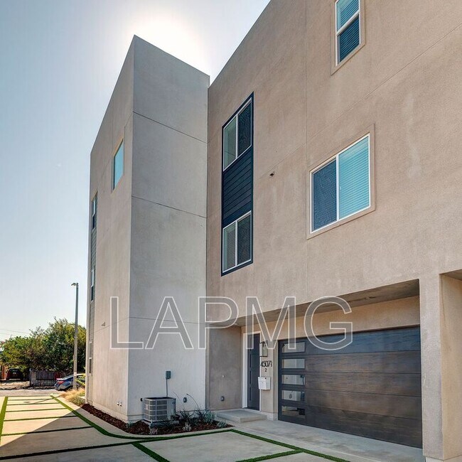 Building Photo - 4507 Saturn St