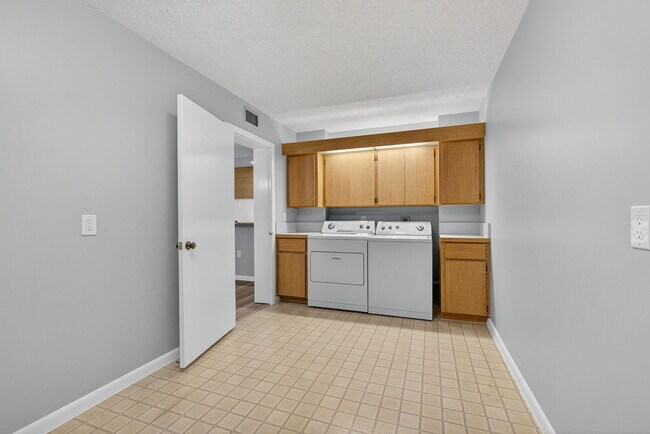 Building Photo - 2581 Village Blvd