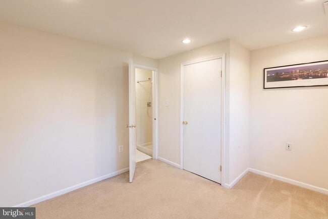 Building Photo - 8132 Sleepy View Ln