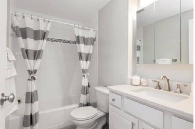 Building Photo - 3 Stonehill Dr