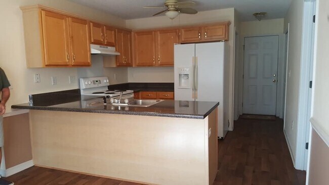 Building Photo - 502 Meadow Ln