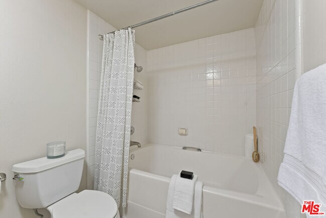 Building Photo - 2677 S Centinela Ave