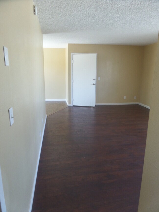 Building Photo - 4404 Plaza Vista