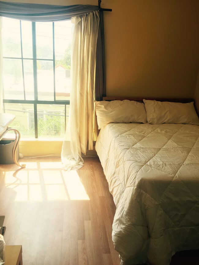 Building Photo - 901 N Alfred St