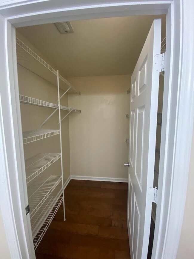 Building Photo - 181 Point Break Dr