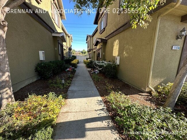 Building Photo - 1165 Latigo Cove