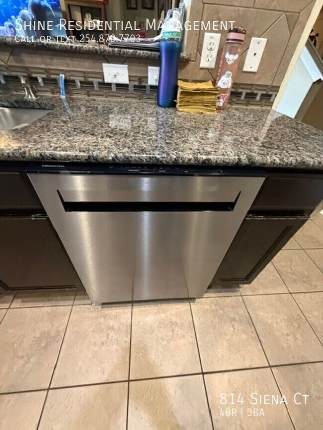 Building Photo - 814 Siena Ct