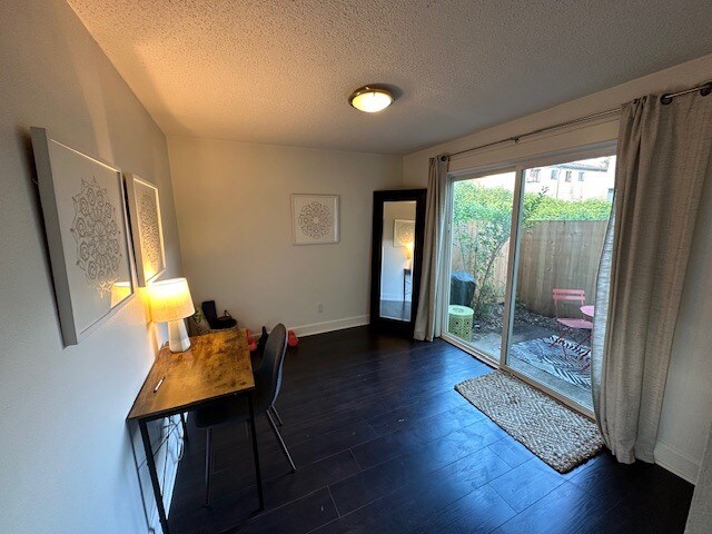 Building Photo - 7112 N Richmond Ave