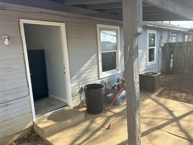 Back Patio - 104 N Wildhorse St