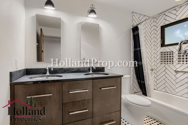 Building Photo - 3 Bedroom home in Aloha