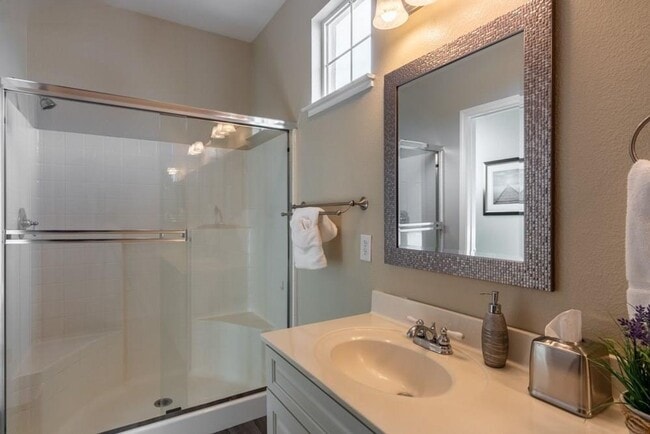 Building Photo - Stunning Updated Alameda Home w/ Backyard Deck & Custom Features