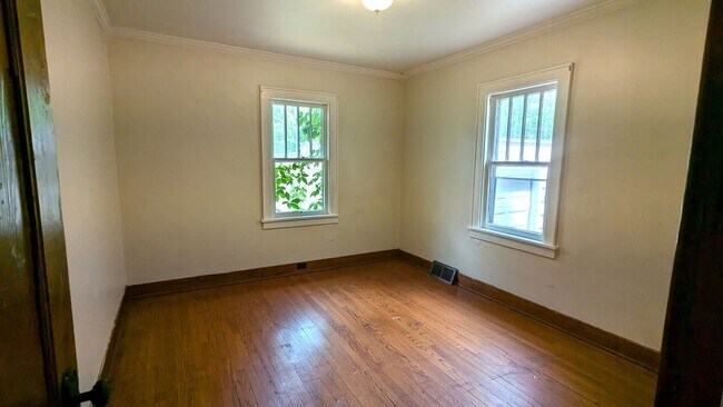 Building Photo - 1042 Ada Ave