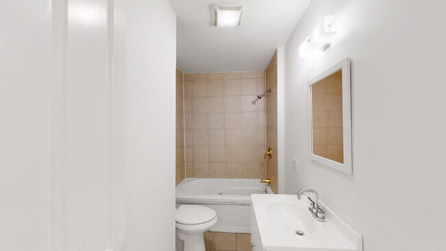 Building Photo - 80 W Cottage St