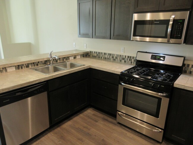 Building Photo - Newer 3 bedroom in South Salem