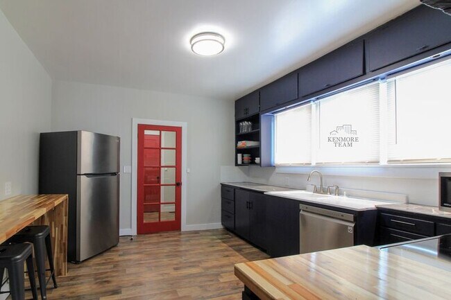 Building Photo - 310 N 2nd Ave