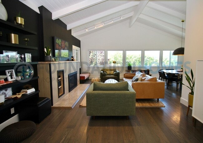 Building Photo - Fully Furnished 5BD/2.5BA Hillside View Home-FOUNDATION