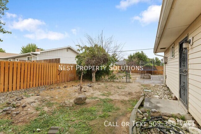 Building Photo - 603 N Crestview Dr